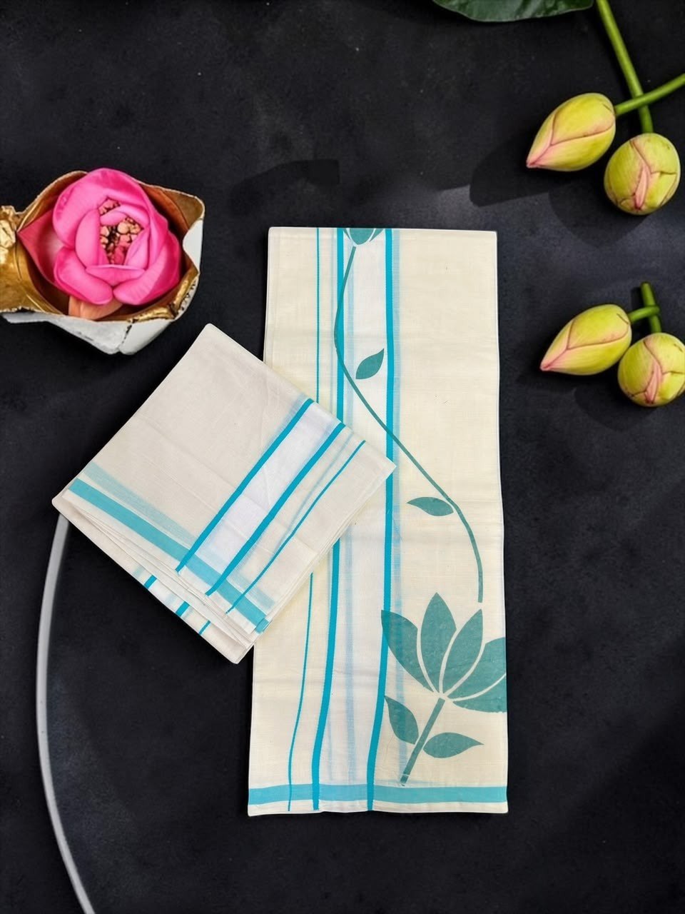 Lotus Vine Set Mundu